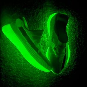 NEVER WORM Adidas Yeezy Boost 350 V2 Neon Green Glow In Dark